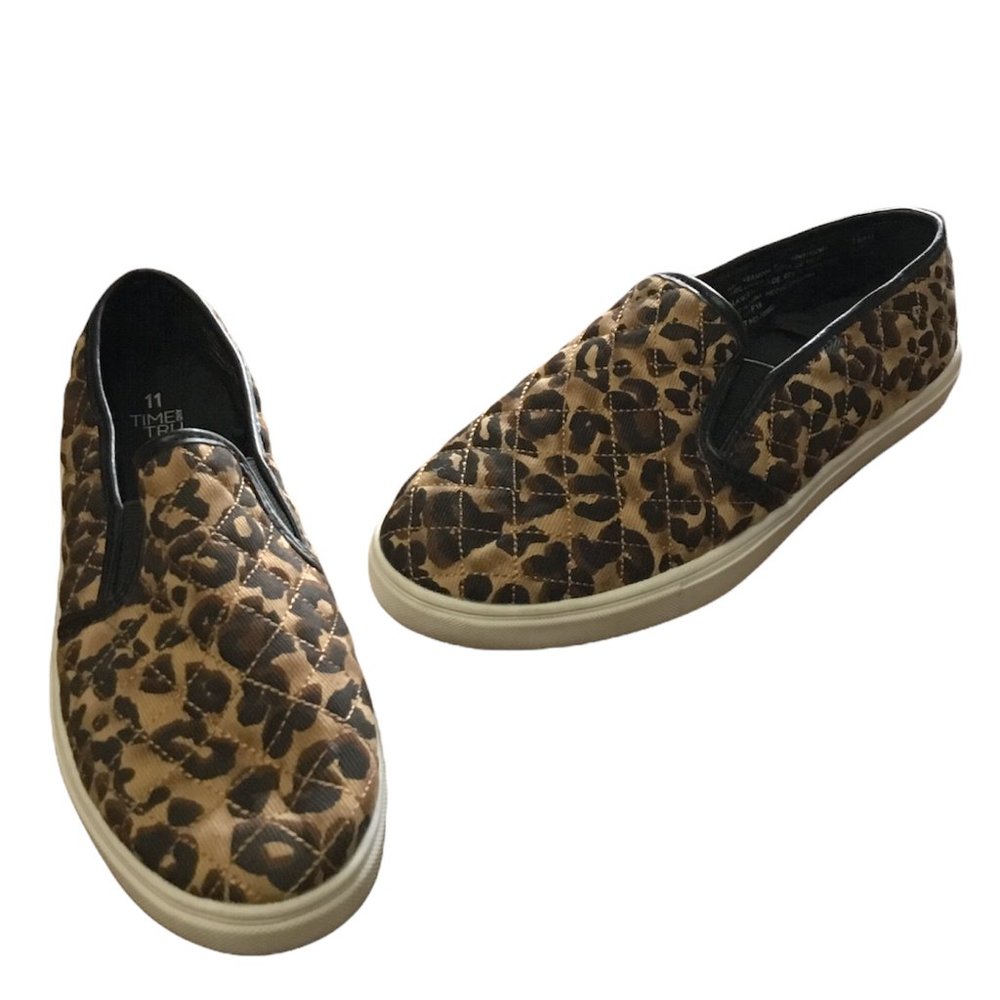 Leopard print ship on tennis shoes memory foam